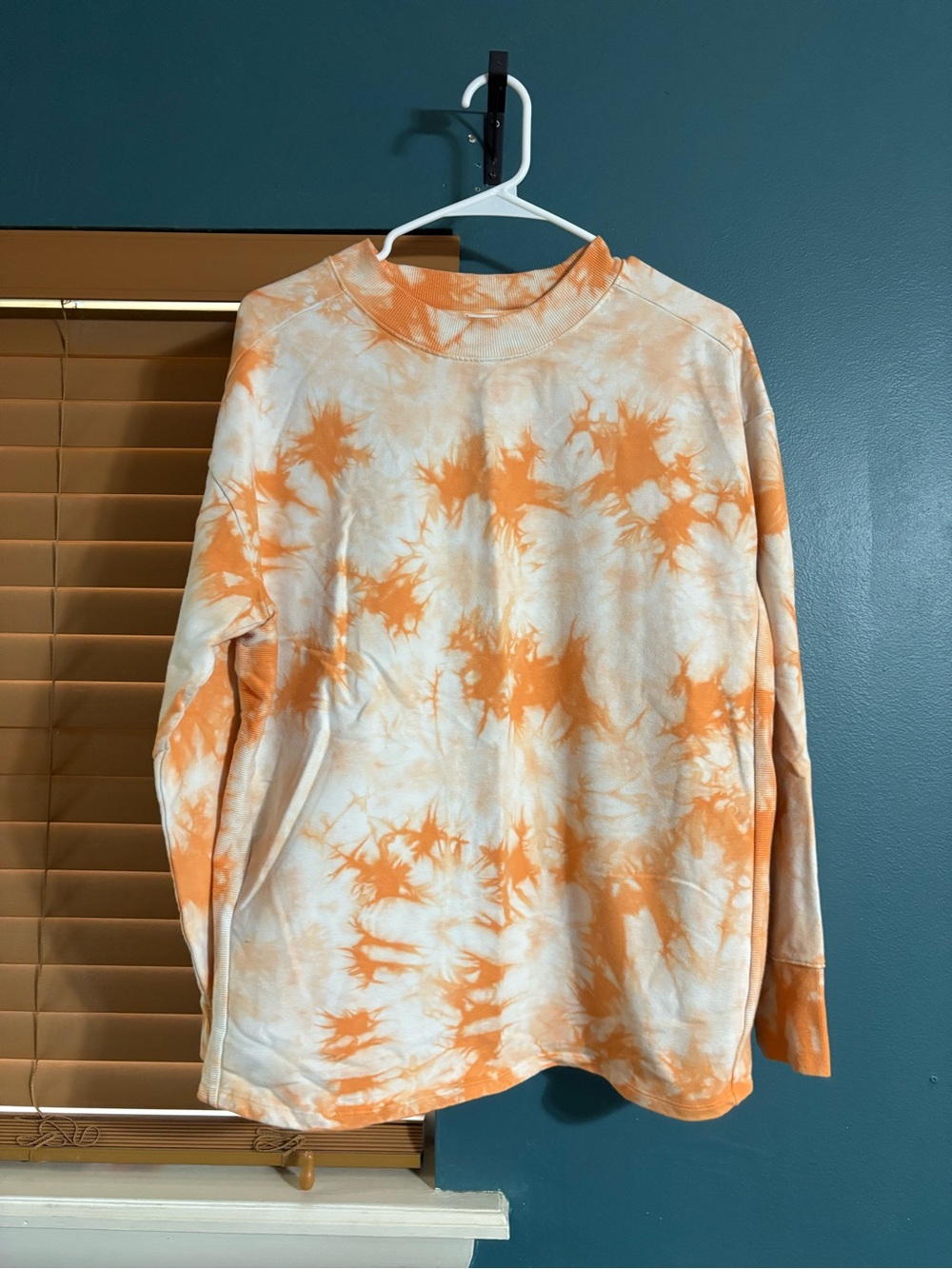 all in motion M Orange and White Tie-Dye Crewneck Long Sleeve Tee
